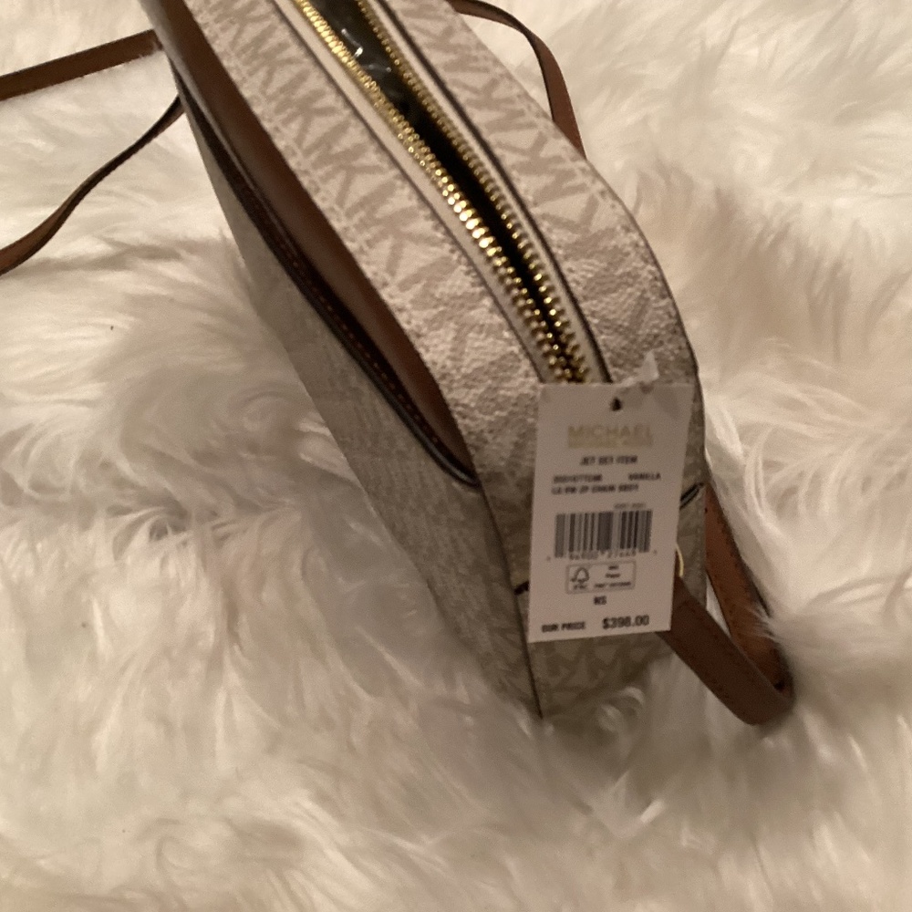 Jet Set Large Chain XBody Signature Logo Vanilla Crossbody NEW - Picture 4 of 4